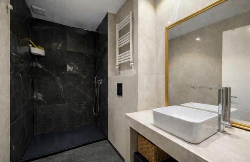 Apartament cu 4 camere semidecomandat, mobilat în Pipera