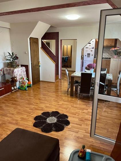 Apartament cu 3 camere semidecomandat în Exterior Vest