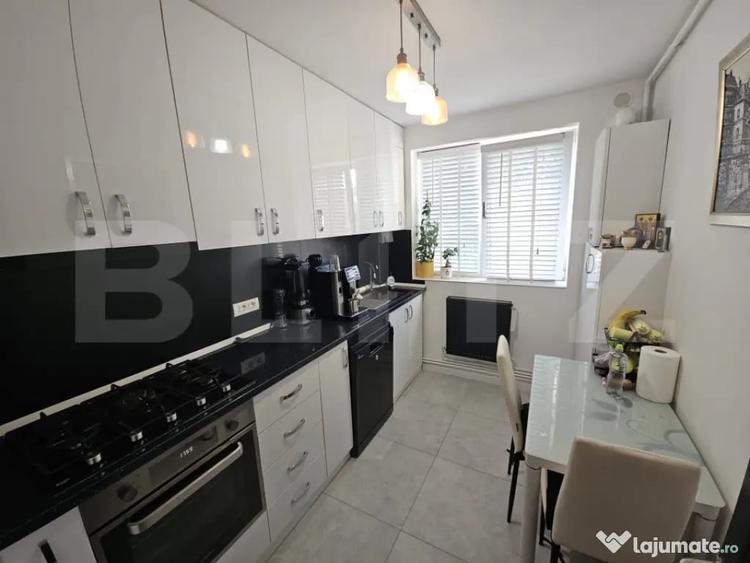 Apartament cu 3 camere decomandat în Podu Roș