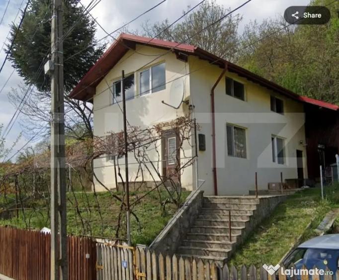 Casă cu 4 camere cu Teren 1500 Mp în Cornu