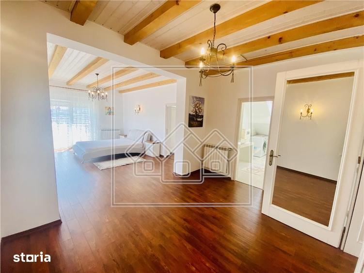 Apartament cu 5 camere în Calea Dumbrăvii