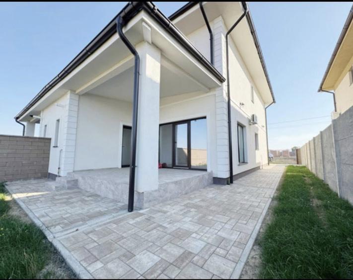 Duplex cu 5 camere cu Canalizare în Chișoda