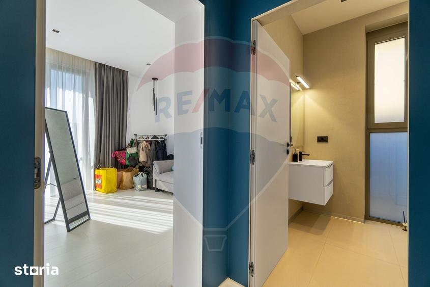 Casă cu 9 camere cu Teren 500 Mp în Stupini