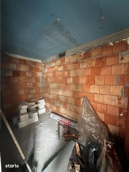 Casă cu 5 camere decomandat cu Teren 1400 Mp în Orlat