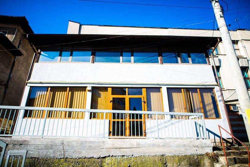 Spațiu comercial, de 120 mp, în Moroeni