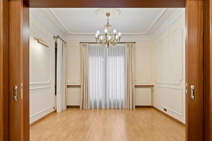 Casă individuală cu 4 camere cu Canalizare în Pipera