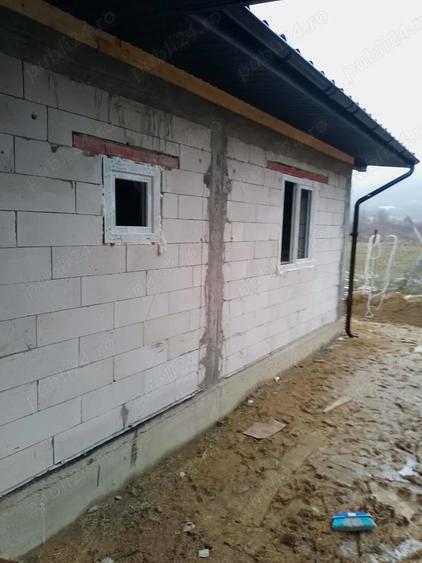 Casă cu 3 camere cu Teren 450 Mp în Central