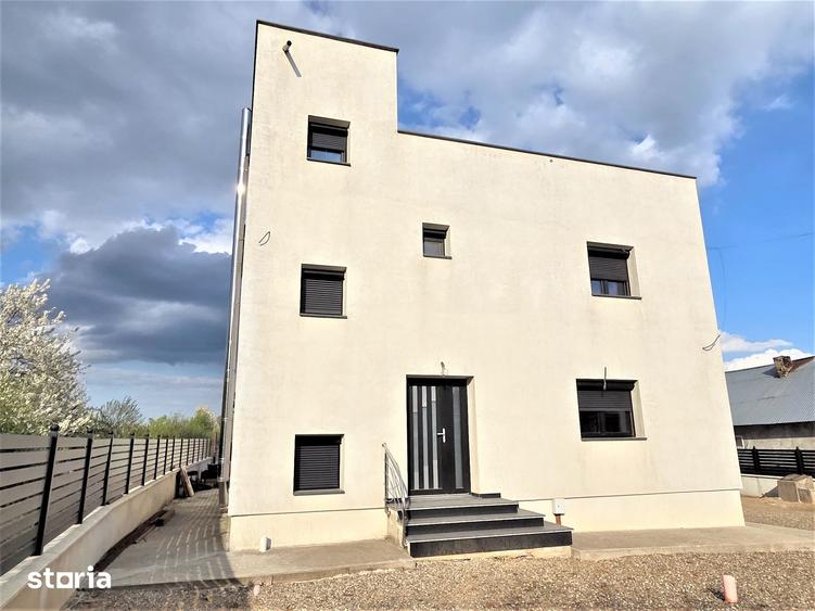 Casă cu 5 camere cu Teren 2867 Mp în Păunești