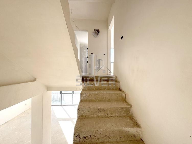 Duplex cu 4 camere cu Canalizare în Florești