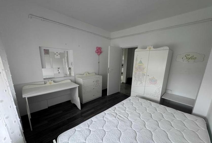 Apartament cu 3 camere decomandat, mobilat în Sisești