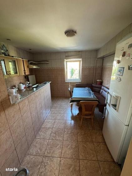 Apartament cu 3 camere decomandat în Craiovița Nouă