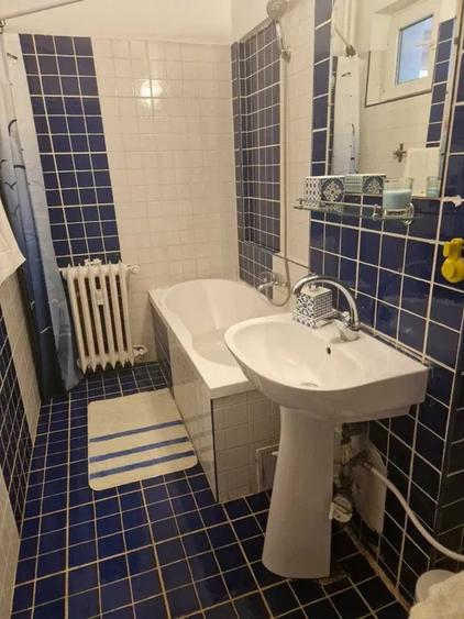 Apartament cu 2 camere semidecomandat, mobilat în Pajura
