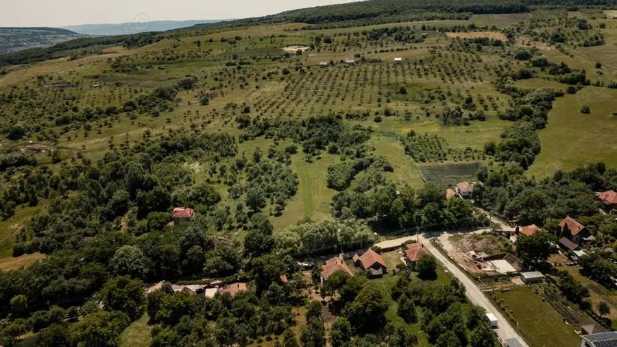 Teren de 3382 mp, în Corușu