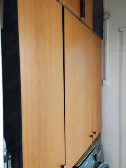 Apartament cu 3 camere semidecomandat în Berceni