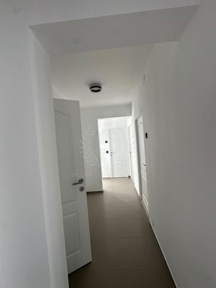 Apartament cu 4 camere decomandat în Enachiță Văcărescu