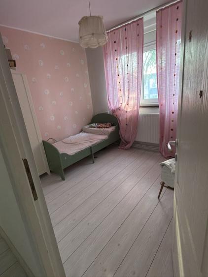 Apartament cu 3 camere decomandat în Exterior Vest