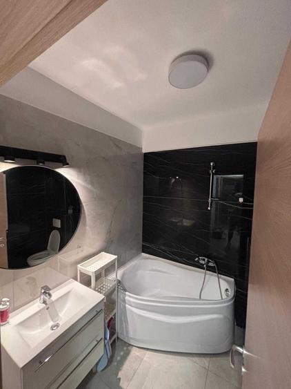Apartament cu 2 camere decomandat în Apărătorii Patriei