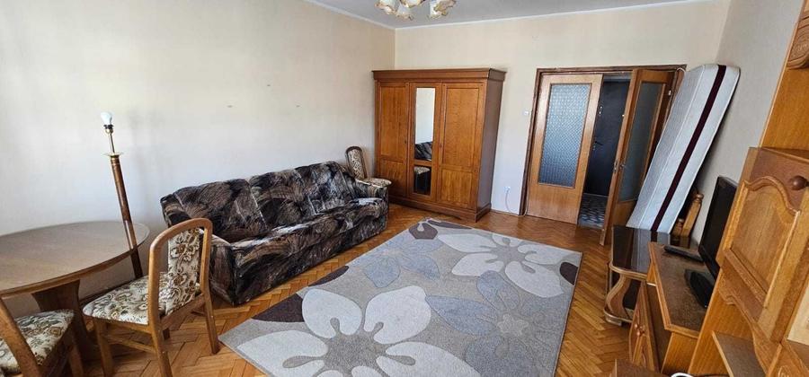 Apartament cu 4 camere decomandat în Arcu