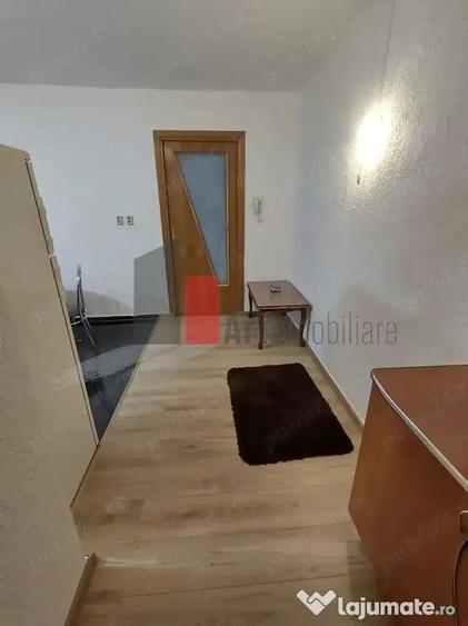 Apartament cu 2 camere semidecomandat în Decebal