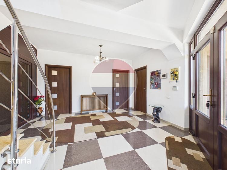 Casă cu Teren 1300 Mp în Central
