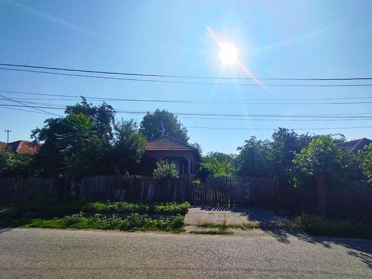 Casă individuală cu 3 camere cu Canalizare în Budeni
