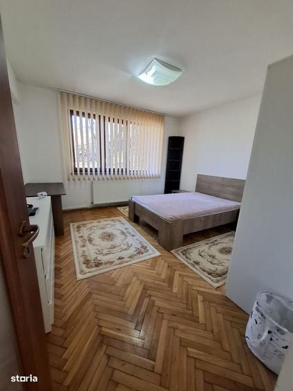 Apartament cu 3 camere decomandat în Gruia