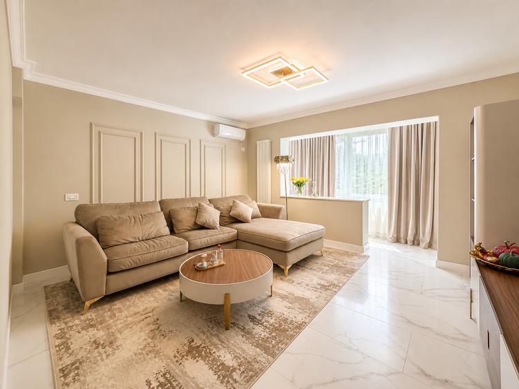 Apartament cu 3 camere decomandat, mobilat în Central