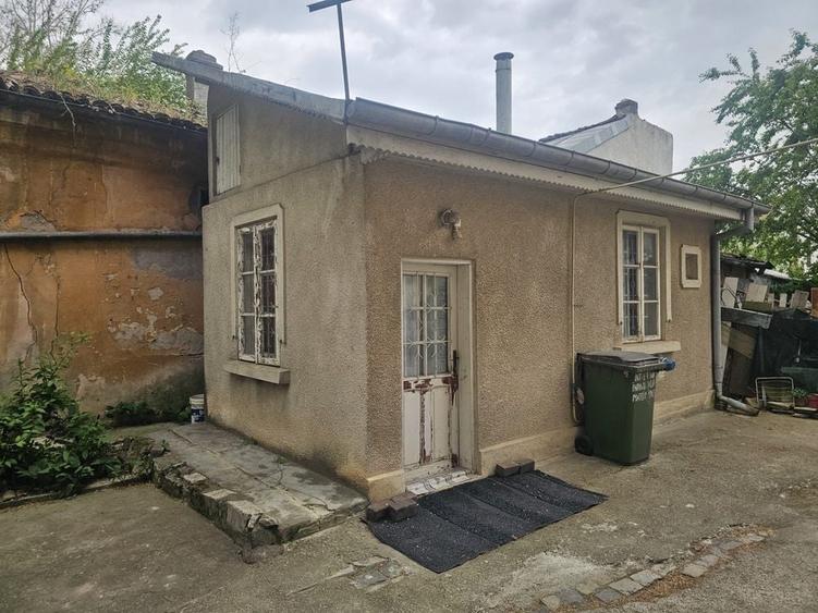 Casă cu 3 camere în Nicolae Bălcescu
