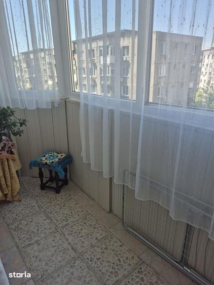 Apartament cu 4 camere semidecomandat în Crângași
