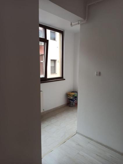 Apartament cu 2 camere semidecomandat, mobilat în Nord-Vest