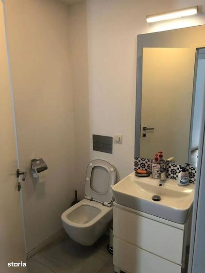Apartament cu 4 camere, mobilat în Victoriei