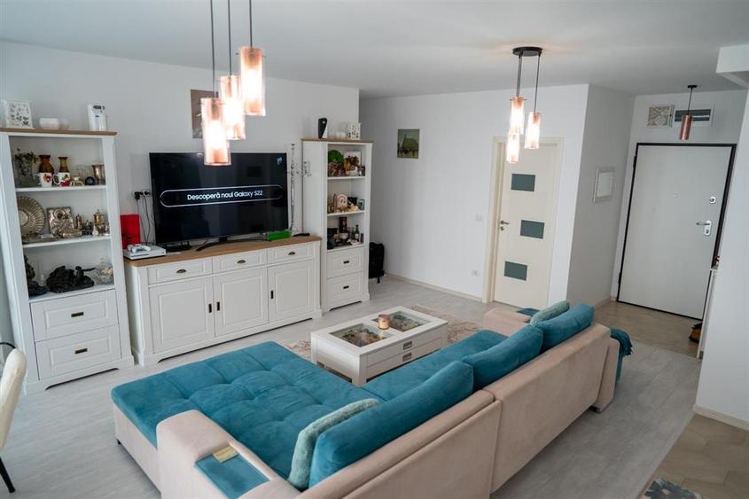 Apartament cu 3 camere decomandat în Capitol