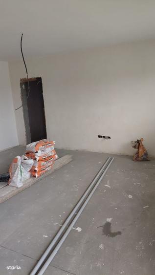 Casă cu 4 camere cu Teren 450 Mp în Malu Mare