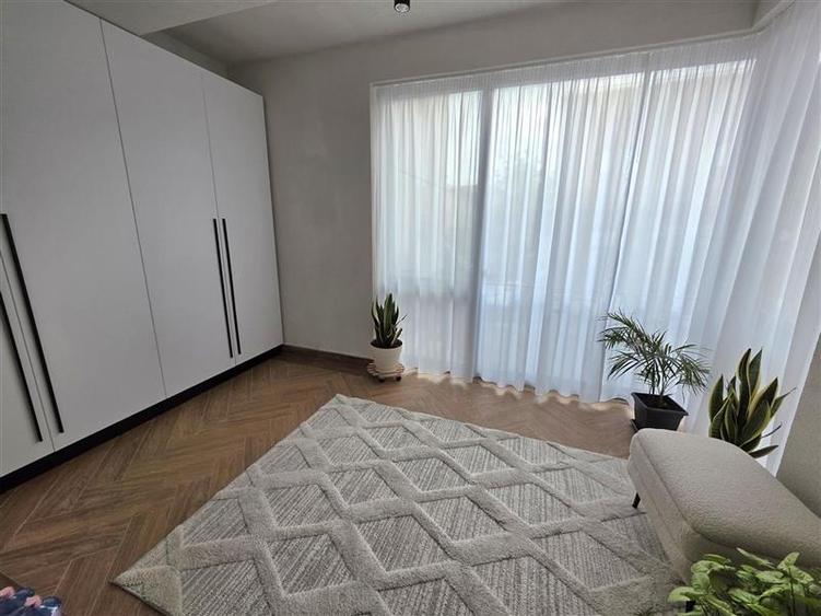 Apartament cu 4 camere decomandat, mobilat în Central