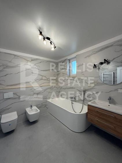 Duplex cu 4 camere cu Canalizare în Exterior Nord