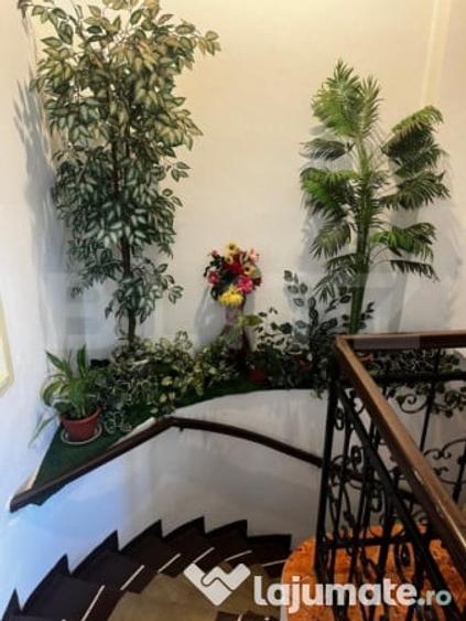 Apartament cu 5 camere semidecomandat în Independenței
