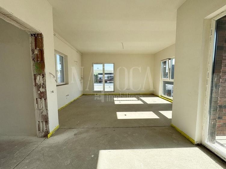 Penthouse cu 3 camere semidecomandat în Florești
