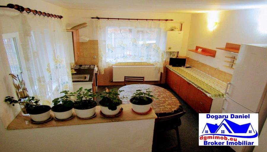 Casă cu 5 camere cu Canalizare în Central