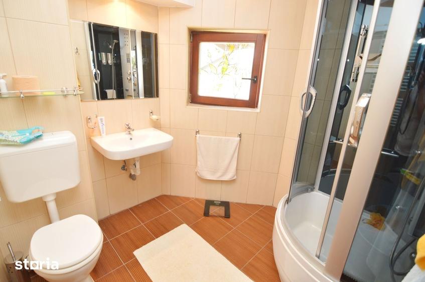 Casă cu 6 camere cu Teren 1081 Mp în Central