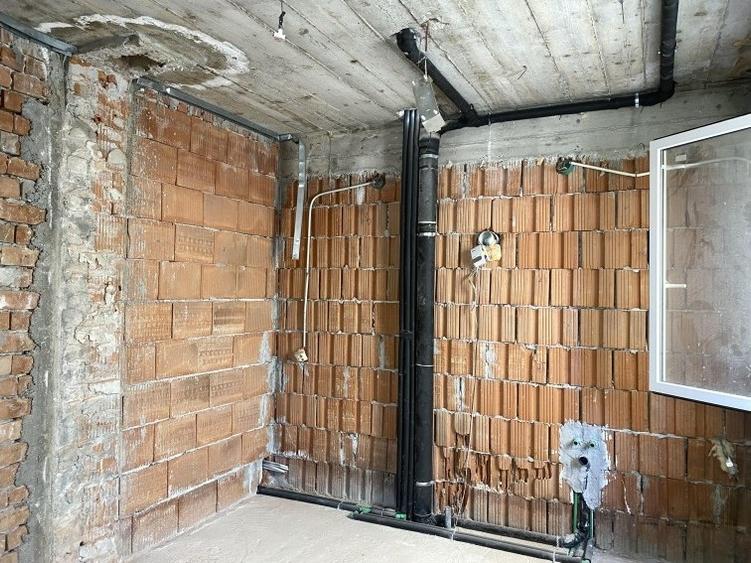 Casă cu 7 camere cu Teren 336 Mp în Nordului