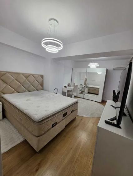 Apartament cu 3 camere semidecomandat în Pipera