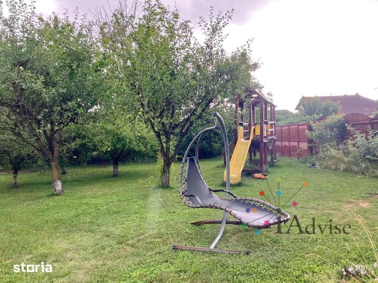 Casă cu 6 camere cu Teren 1000 Mp în Cristian