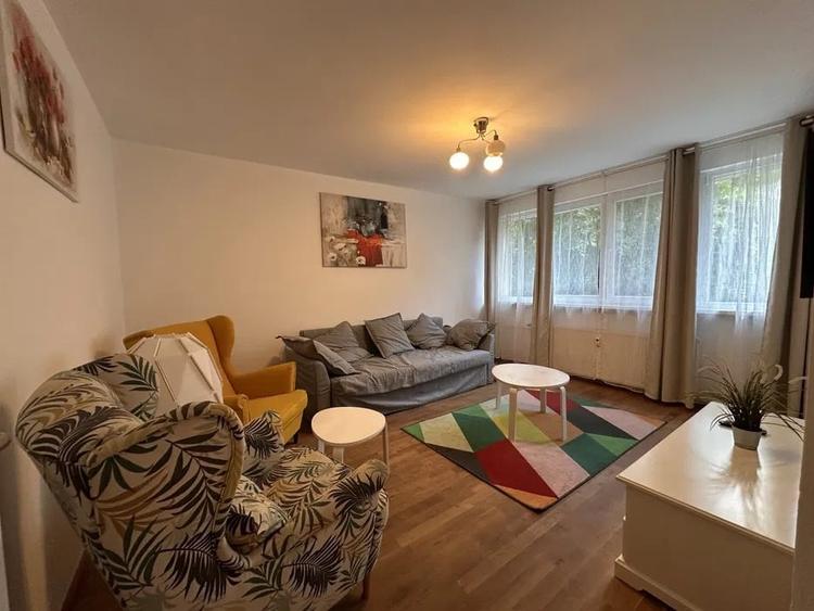 Apartament cu 2 camere decomandat, mobilat în Universitate