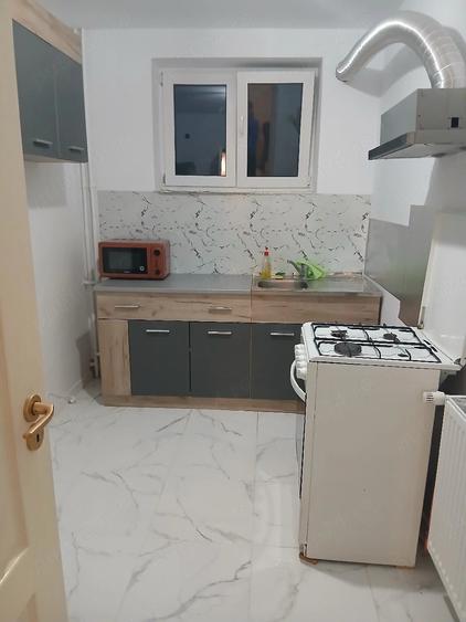 Apartament cu 3 camere decomandat în Exterior Vest