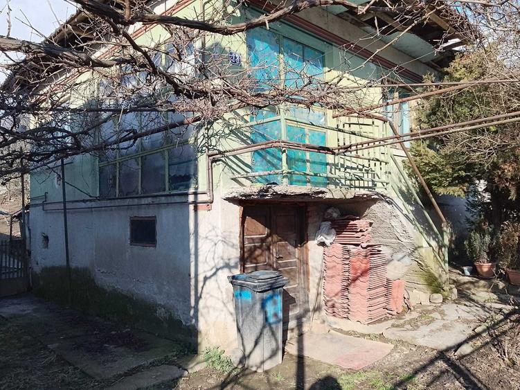 Casă cu 4 camere în Central