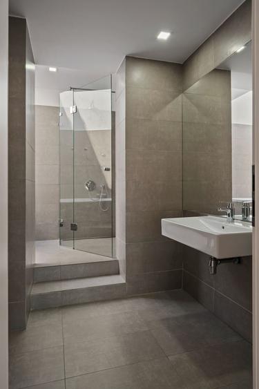 Apartament cu 3 camere decomandat, mobilat în Universitate