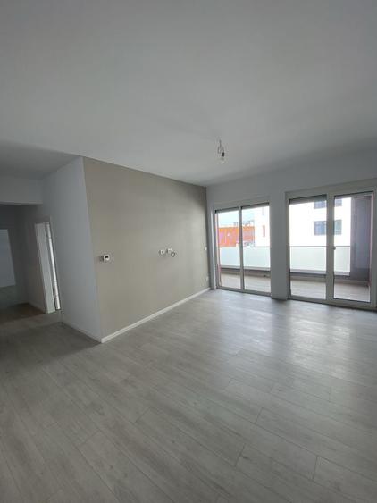 Apartament cu 3 camere în Aradului