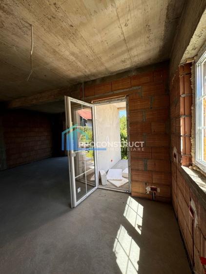 Duplex cu 4 camere cu Canalizare în Giarmata