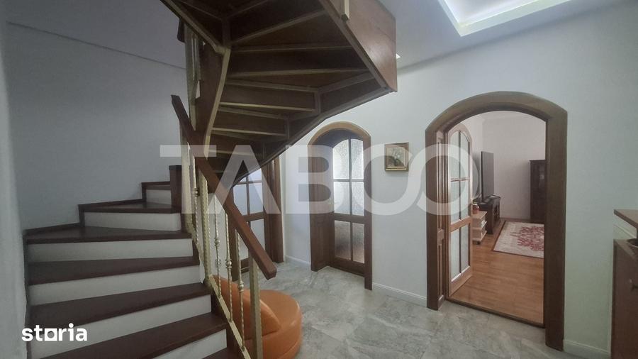 Apartament cu 4 camere decomandat în Central