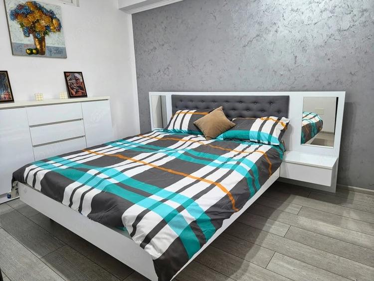 Apartament cu 3 camere decomandat în Căzănești (Râmnicu Vâlcea)
